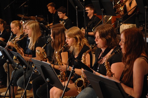 In die Weiten Afrikas entf&uuml;hrt die "B&uuml;sching-Street Big Band" des RGS beim Auftaktkonzert zum Big-Band-Meeting.